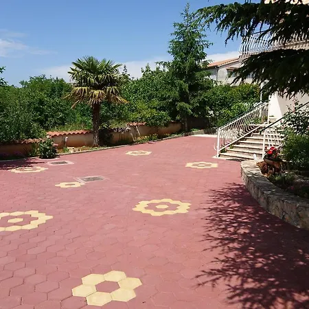 Countryside Family Retreat Σίμπενικ